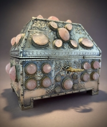 The rosequartz wedding casket ( Ernst Riegel 1915 )